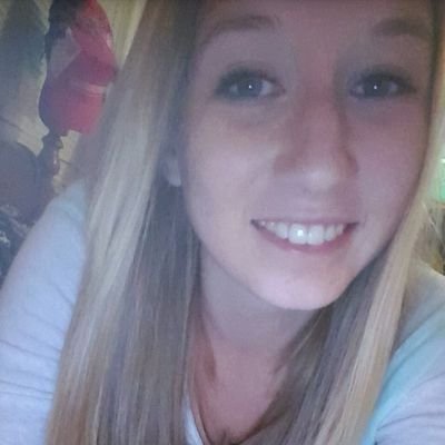 Profile Picture of Amanda DeWitt (@amanda_2615) on Twitter