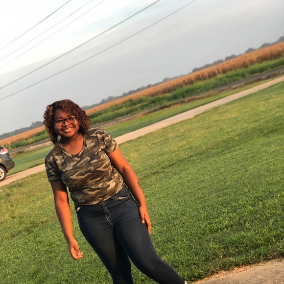 Profile Picture of Jordyn Wilson (@koraljordyn) on Poshmark