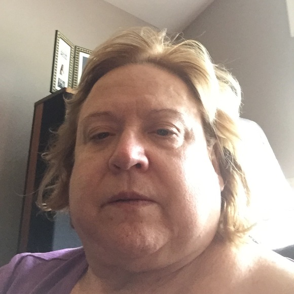 Profile Picture of Lexey Patker (@doclexey) on Poshmark