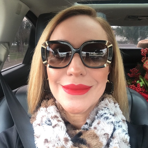 Profile Picture of Yvonne Olivarez (@yrolivarez) on Poshmark