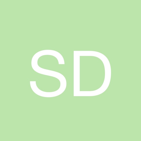 Profile Picture of Shana Deverger (@sunshinelovely) on Poshmark