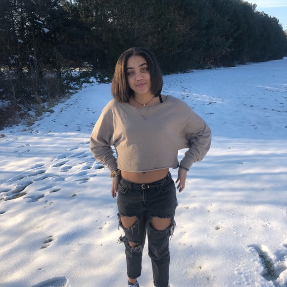 Profile Picture of Kennedy Nicholson (@klncoahshbs) on Poshmark