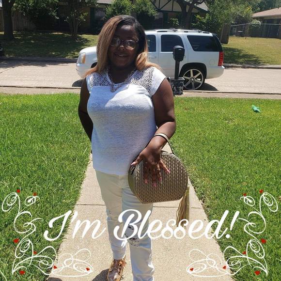 Profile Picture of Eleece Rollerson (@babyphatleelee) on Poshmark