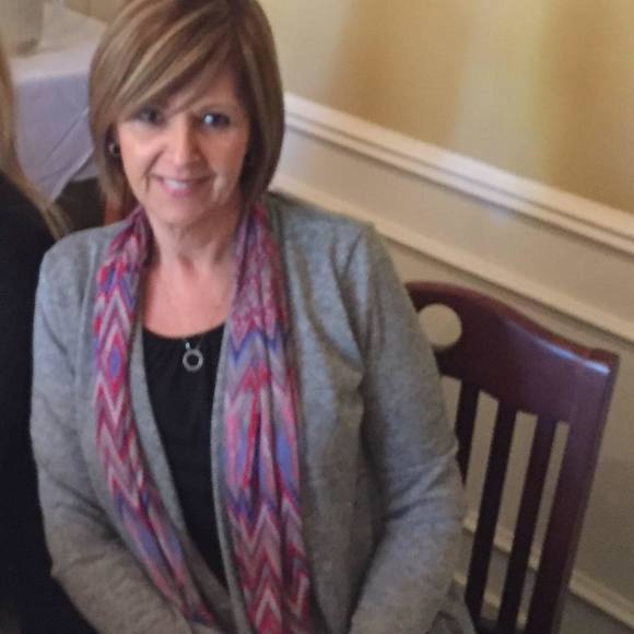 Profile Picture of Pam Barnett (@pambarnett118) on Poshmark