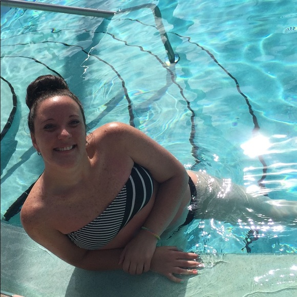 Profile Picture of Mallory Mcginniss (@mallory_rose23) on Poshmark