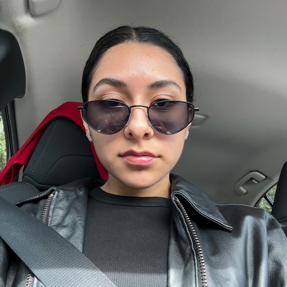 Profile Picture of Amy Fernandez (@amyyfernandez) on Poshmark