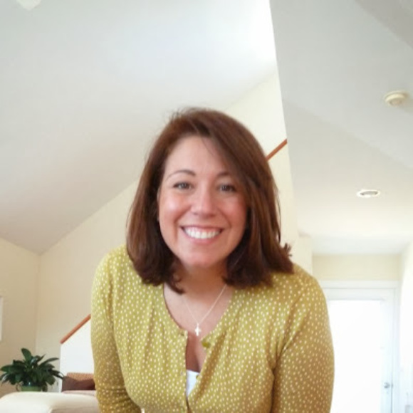Profile Picture of Karen Kuneth (@karenkuneth) on Poshmark