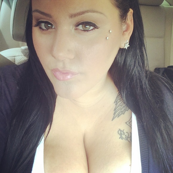 Profile Picture of Jacqueline Philipson (@jaybossrose) on Poshmark