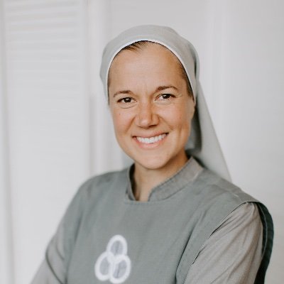 Profile Picture of Sr. Miriam James (@onegroovynun) on Twitter