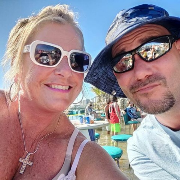 Profile Picture of Lisa Rhodes (@summerbabes66) on Poshmark