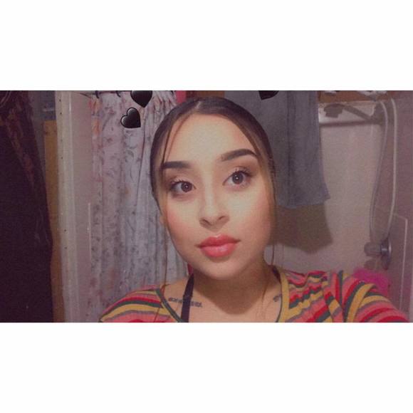 Profile Picture of April Leneve (@aprilnleneve) on Poshmark