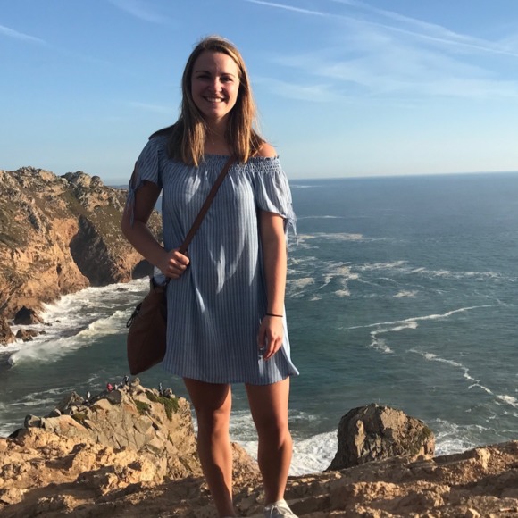 Profile Picture of Haleigh Dewyer (@hdewyer127) on Poshmark