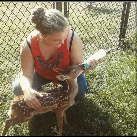 Profile Picture of Leslie Ficken (@leslieficken) on Poshmark