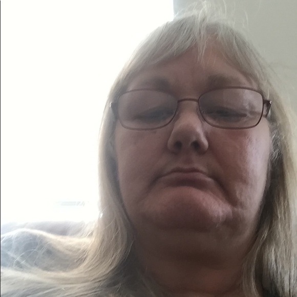 Profile Picture of Sharon Langley (@sharonlangley64) on Poshmark