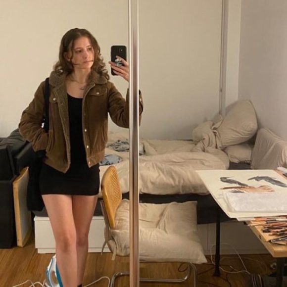 Profile Picture of Molly Darvall (@mollydarvall) on Poshmark