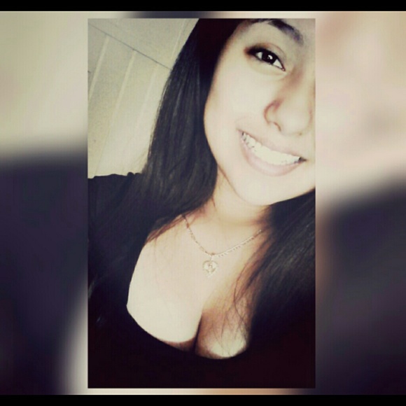 Profile Picture of Brenda Olguin (@xo_brenda_16) on Poshmark