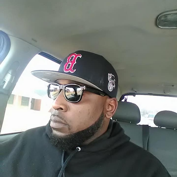 Profile Picture of Demetrice Holloman (@forsho4130) on Poshmark