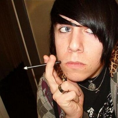 Profile Picture of Travis Bonson (@2shy2scream) on Twitter