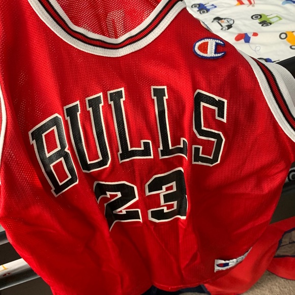 Profile Picture of Lang Choing (@trublue3s) on Poshmark