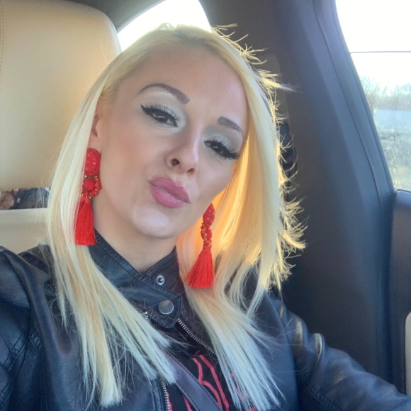 Profile Picture of Paige Lambert (@paigelambert441) on Poshmark