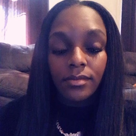 Profile Picture of Kuiera Horne (@keekz08) on Poshmark