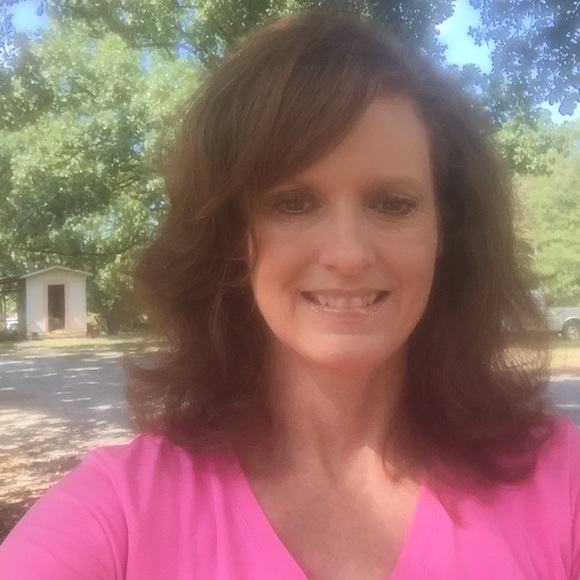 Profile Picture of Lisa Simpson (@lsimps05) on Poshmark