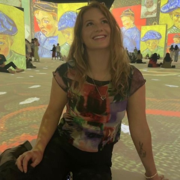 Meg Elsworth - Poshmark Profile Picture of Meg Elsworth (@smegglexoxo) on Poshmark