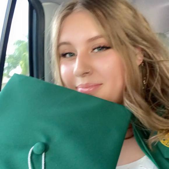 Profile Picture of Allison Brett (@abrett668) on Poshmark