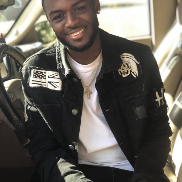 Profile Picture of Steven Dawson (@sdawson878) on Poshmark