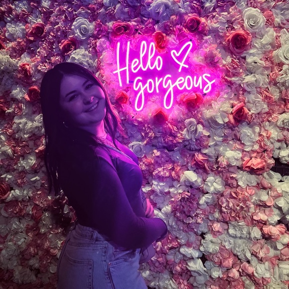 Profile Picture of Emily Knaggs (@emilyknaggs18) on Poshmark