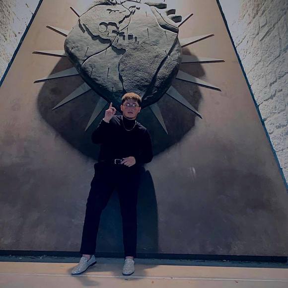 Profile Picture of Derix Valadez (@derix_valadez) on Poshmark