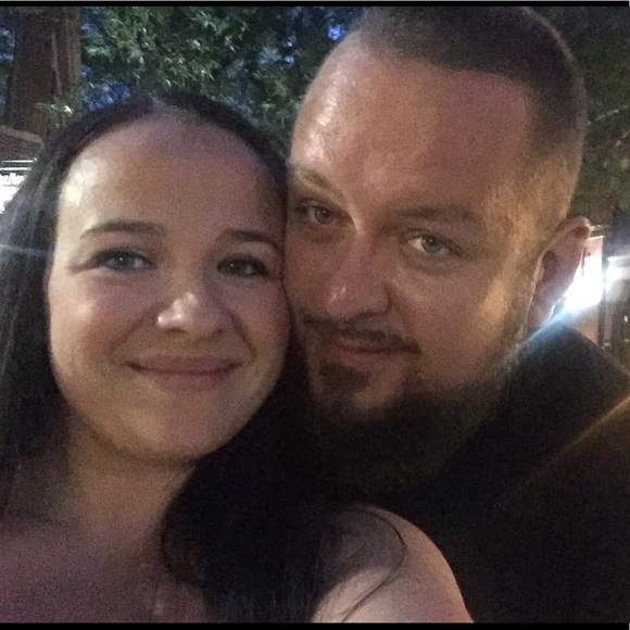 Profile Picture of Shellie Rivanis (@shellierivanis) on Poshmark