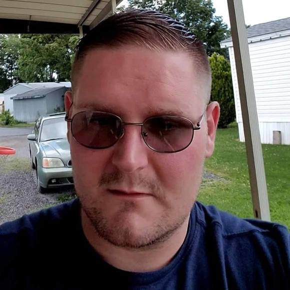 Profile Picture of Robert Munns (@bobmunz3) on Poshmark