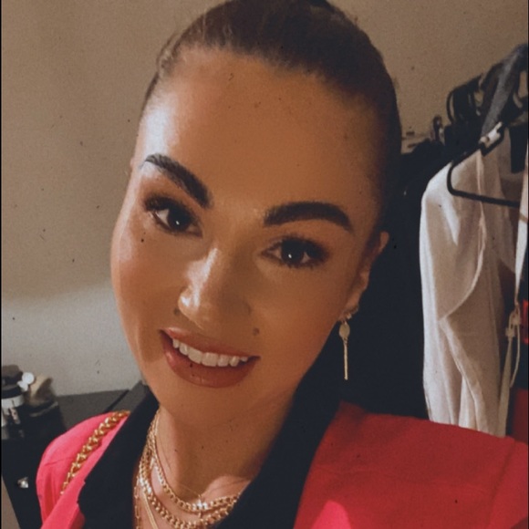 Profile Picture of Gemmah-marie Bennett (@gmb2793) on Poshmark