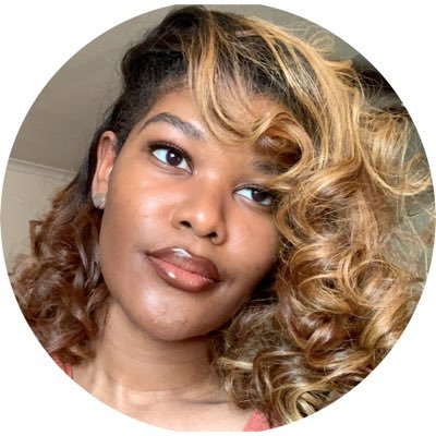 Profile Picture of Joan C. Clayton (@Knick_Beee) on Twitter