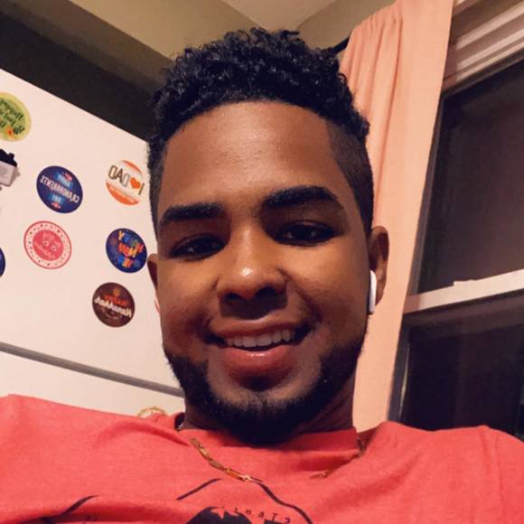 Profile Picture of Adonis Fuentes (@adonis_fuentes) on Poshmark