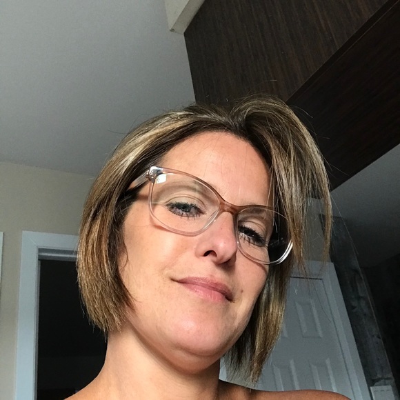 Profile Picture of Sonia Djitli (@soniadjitli) on Poshmark