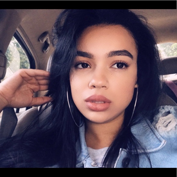 Profile Picture of Asia Izora (@asia_voo) on Poshmark