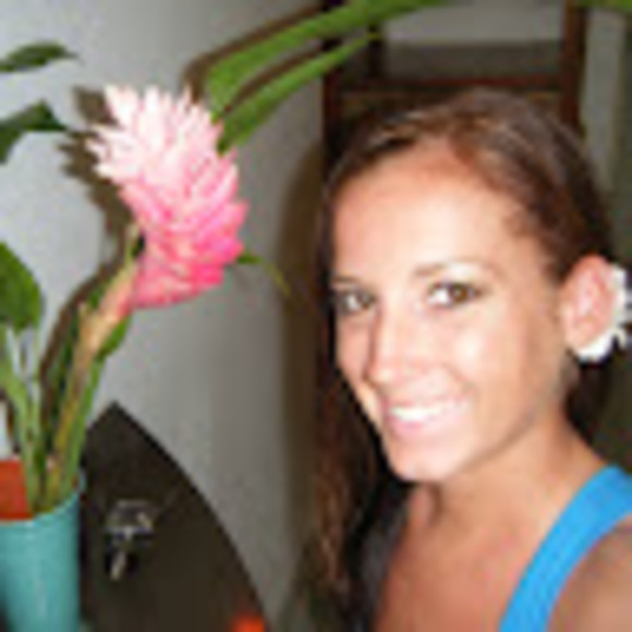 Profile Picture of Dani Schmidbauer (@d_schmidbauer) on Poshmark