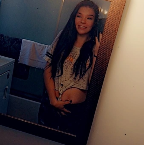 Profile Picture of Chyanne Dobbyn (@chyannedobbyn) on Poshmark