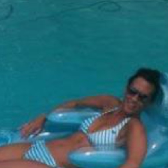 Profile Picture of Sandra H (@sbg7089) on Poshmark