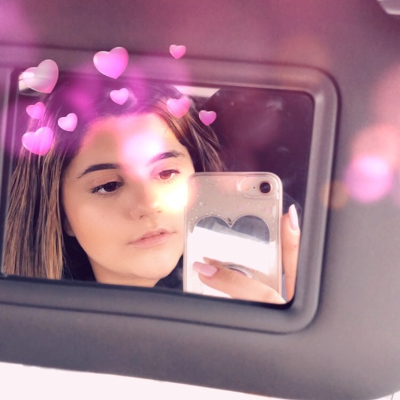 Profile Picture of Julia Caschetto (@juliacaschetto) on Poshmark