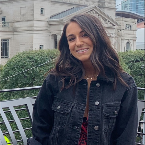 Profile Picture of Katie Convertino (@klc0593) on Poshmark