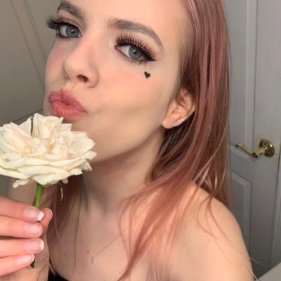 Profile Picture of Alyssa ♡ (@fineIineangeI) on Twitter