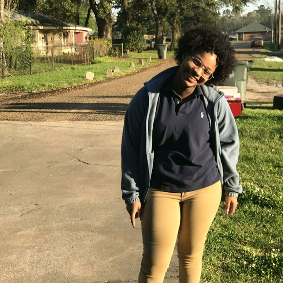 Profile Picture of Kiauna Pouchie (@kiaunap) on Poshmark