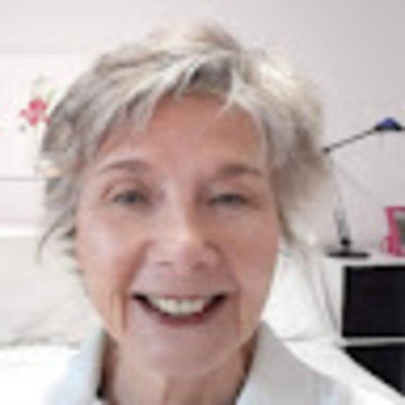 Profile Picture of Bobbi Ashabranner (@bobbiwinediva) on Poshmark