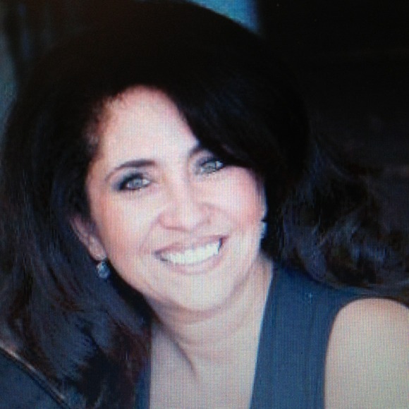 Profile Picture of Kim Goodhines (@goodish) on Poshmark