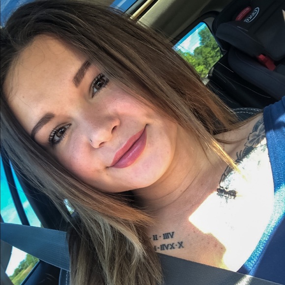 Profile Picture of Jessieka Schultz (@jessiekas) on Poshmark