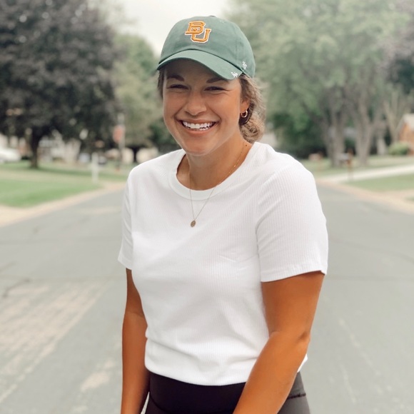 Profile Picture of Annie Rhinesmith (@annierhinesmith) on Poshmark