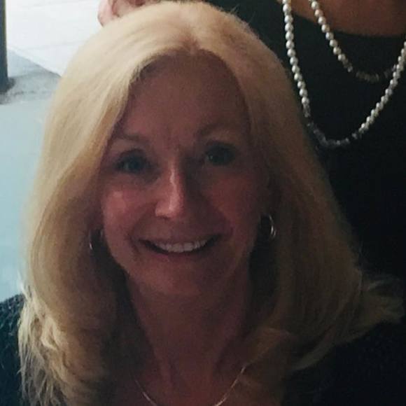 Profile Picture of Darlene Munyan (@darsm) on Poshmark